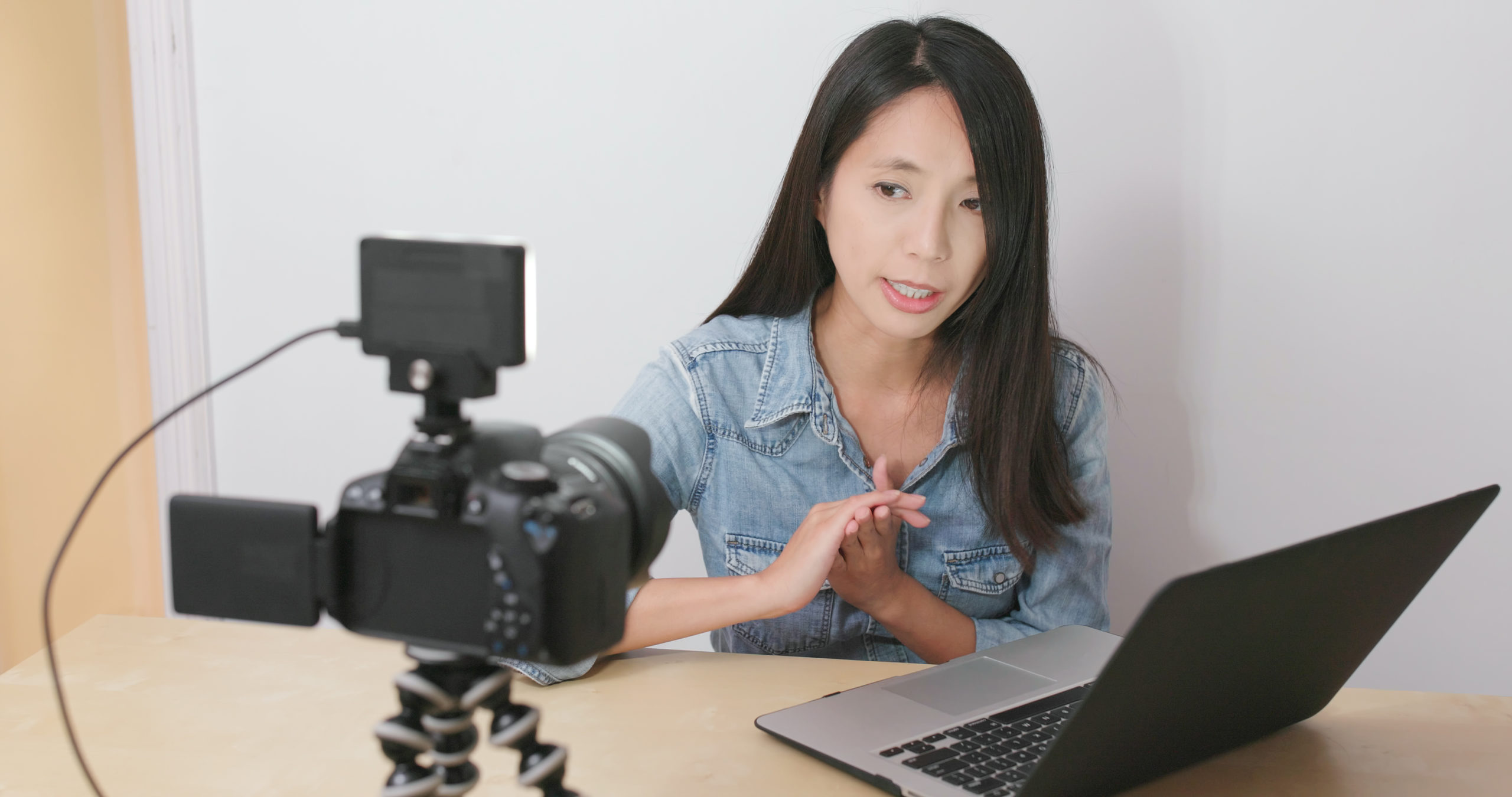 Choosing the right streaming camera | 
DSLR as a webcam